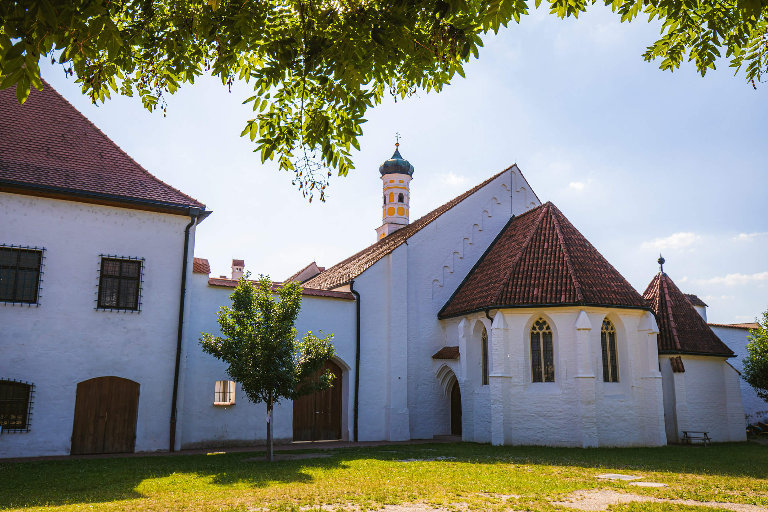 Blick auf die Afrakapelle der Abtei Seligenthal in Landshut
