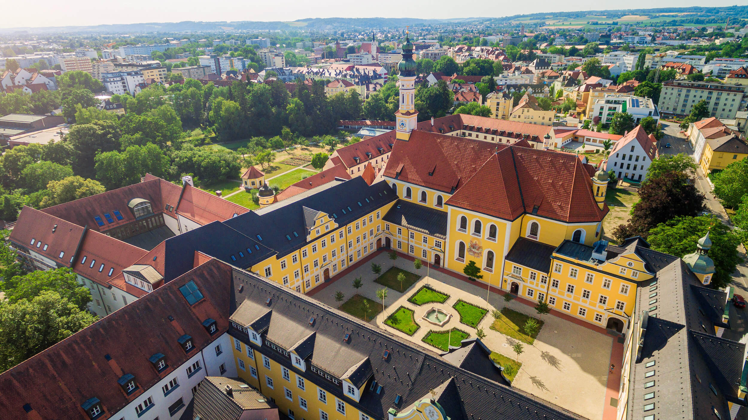Abtei und Bildungszentrum Seligenthal in Landshut von oben